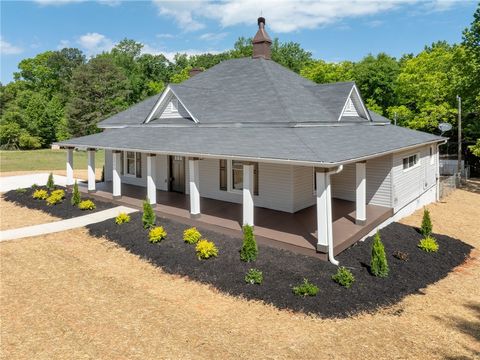 Photo of 444 W Peachtree Street, Woodruff, SC 29388 (MLS # 20301479)