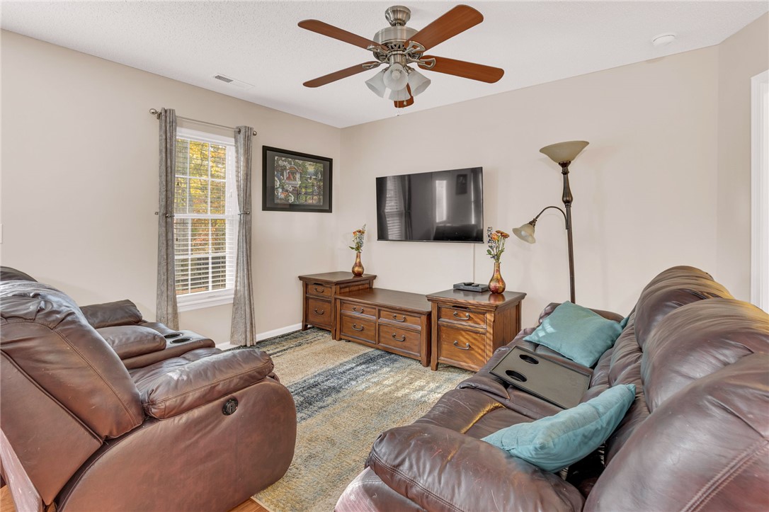 Liberty, South Carolina 29657, United States, 3 Bedrooms Bedrooms, ,2 BathroomsBathrooms,Residential,Active,233307