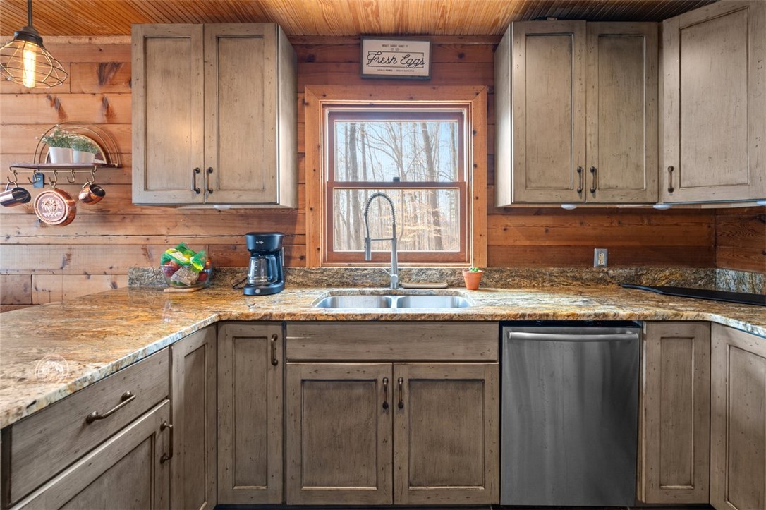 105 N Arrowhead Drive, Westminster, South Carolina image 9