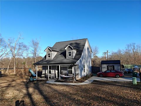 Photo of 106 Gate Court, Williamston, SC 29697 (MLS # 20297701)