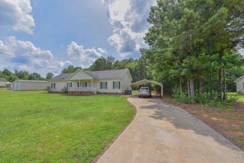 Photo of 105 Glenn Forest Dr Drive, Hodges, SC 29653 (MLS # 20303007)
