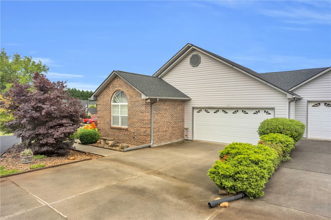 1314 Cobbs Glen Drive, Anderson, South Carolina image 1