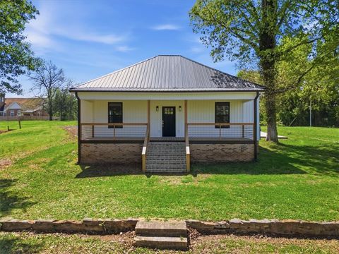 Photo of 202 S Howard Avenue, Landrum, SC 29356 (MLS # 20299794)