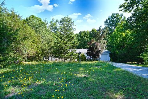 Mobile Home For Sale - 114 Woodshore Drive<br/> Anderson, SC 29625