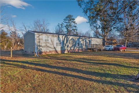 Mobile Home For Sale - 862 North Old Mill Road<br/> Pickens County, Easley, SC 29640