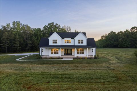 Photo of 245 W Chapman Road, Belton, SC 29627 (MLS # 20300139)