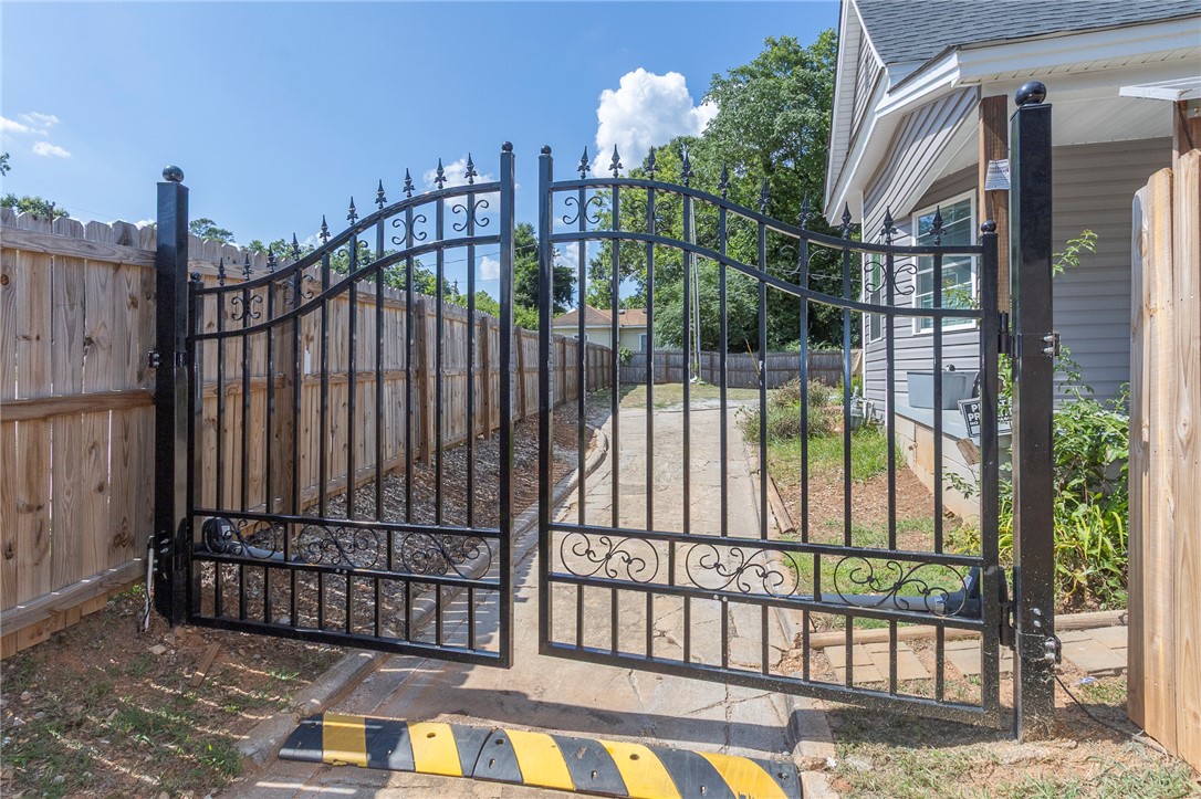 Photo 1 of 12 — 403 CLEVELAND Avenue, Anderson, SC 29624