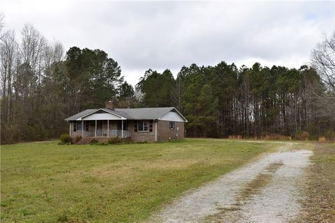 Photo of 110 Gena Drive, Iva, SC 29655 (MLS # 20298309)