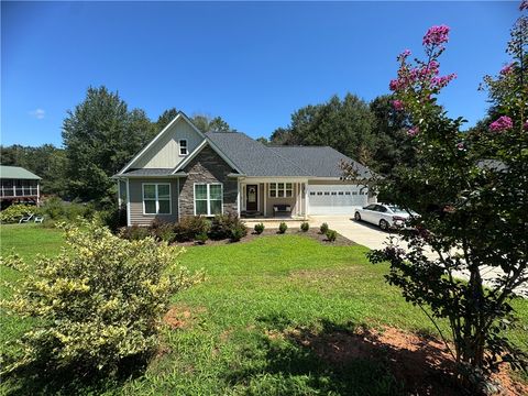 Homes For Sale - 110 Equestrian Trail<br/> Easley, SC 29642