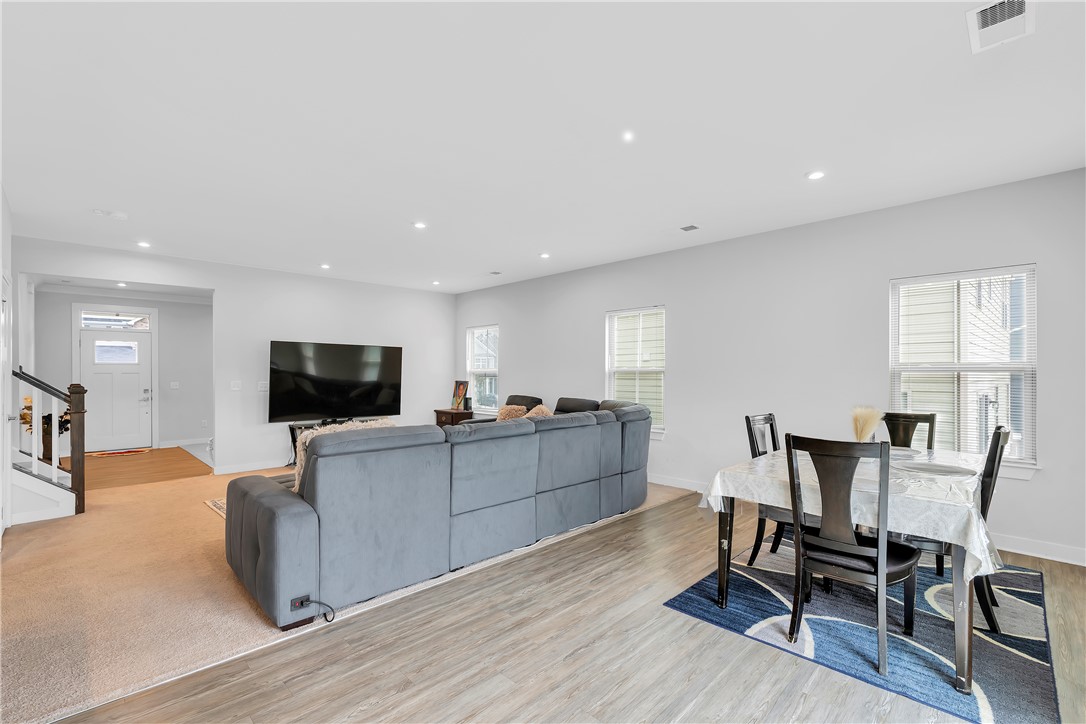 Duncan, South Carolina 29334, United States, 5 Bedrooms Bedrooms, ,4 BathroomsBathrooms,Residential,Active,251358