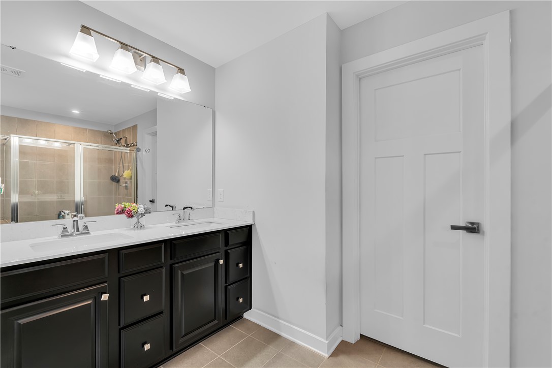 Duncan, South Carolina 29334, United States, 5 Bedrooms Bedrooms, ,4 BathroomsBathrooms,Residential,Active,251358