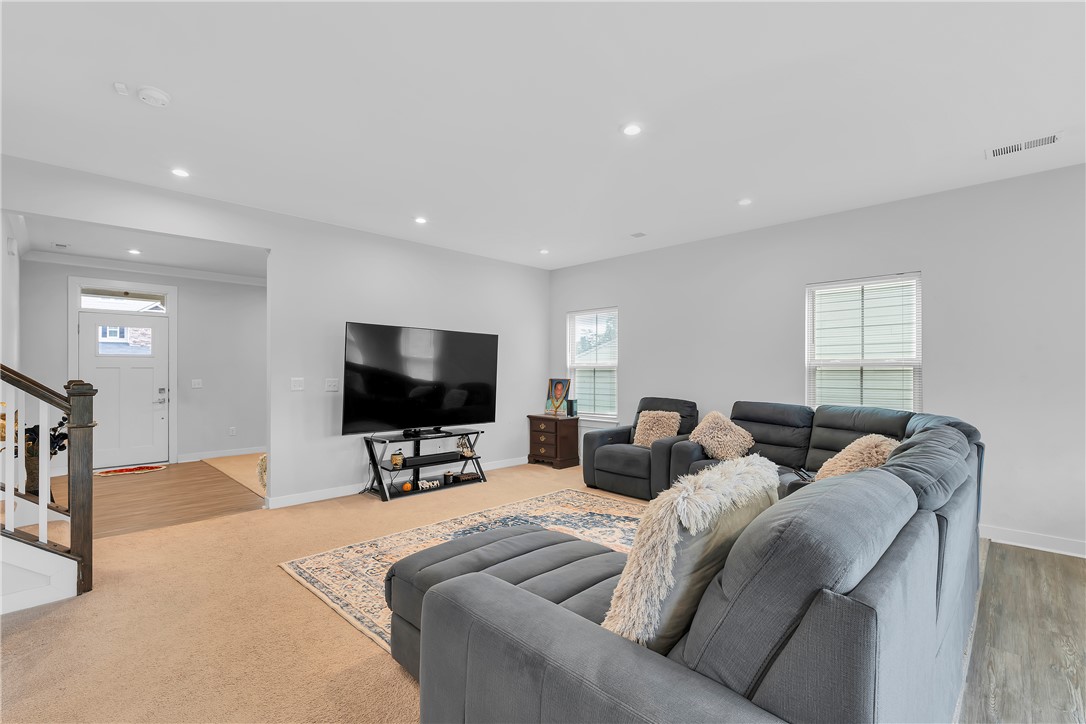 Duncan, South Carolina 29334, United States, 5 Bedrooms Bedrooms, ,4 BathroomsBathrooms,Residential,Active,251358