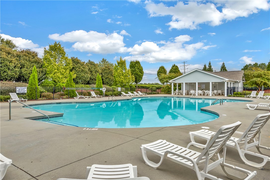 Duncan, South Carolina 29334, United States, 5 Bedrooms Bedrooms, ,4 BathroomsBathrooms,Residential,Active,251358