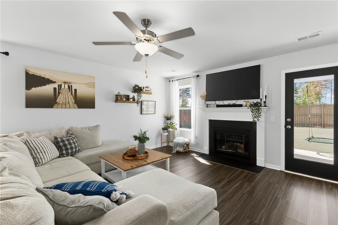 Easley, South Carolina 29642, United States, 4 Bedrooms Bedrooms, ,3 BathroomsBathrooms,Residential,Active,222790