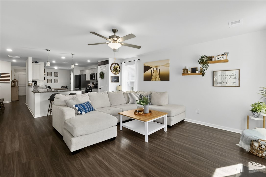 Easley, South Carolina 29642, United States, 4 Bedrooms Bedrooms, ,3 BathroomsBathrooms,Residential,Active,222790