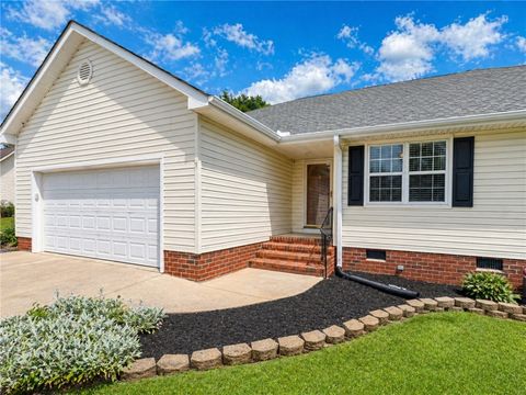 Homes For Sale - 210 Springside Circle<br/> Anderson, SC 29625