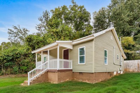 Photo of 525 Fulwer Street, Anderson, SC 29624 (MLS # 20293258) Photo of 525 Fulwer Street, Anderson, SC 29624 (MLS # 20293258)