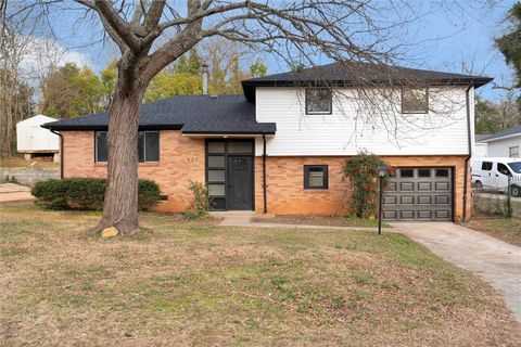 Photo of 423 Fairmont Drive, Greenville, SC 29605 (MLS # 20297552)