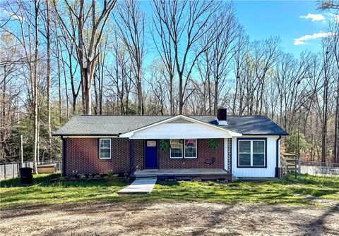 Photo of 2434 Broadwa Lake Road, Anderson, SC 29621 (MLS # 20299778)