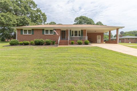 Photo of 1020 Bern Circle, Anderson, SC 29626 (MLS # 20302803)