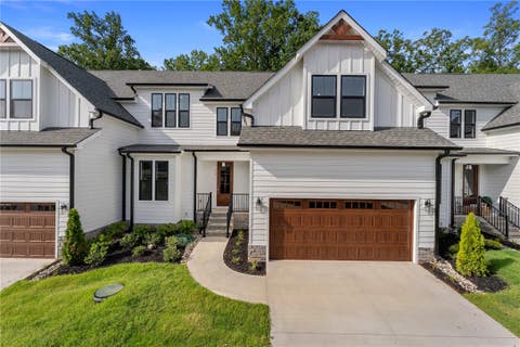 Townhouse For Sale - 318 Breakwater Lane<br/> Seneca, SC 29678