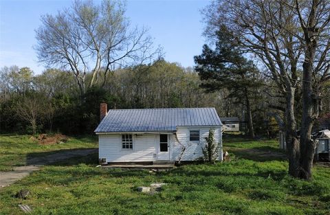 Photo of 1305 E Park Drive, Anderson, SC 29621 (MLS # 20299194)