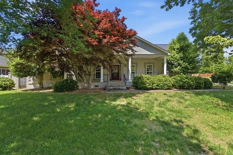 Photo of 212 Watersedge Drive, Boiling Springs, SC 29316 (MLS # 20300657)