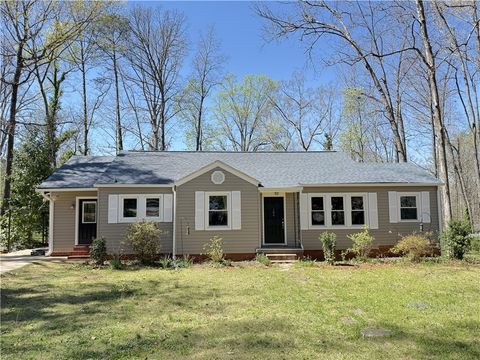 Photo of 106 Evans Place, Clemson, SC 29631 (MLS # 20298598)