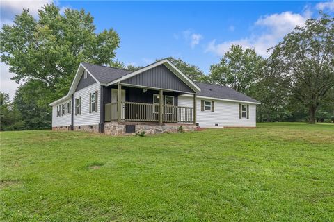 Homes For Sale - 351 Morgan Road<br/> Wellford, SC 29385