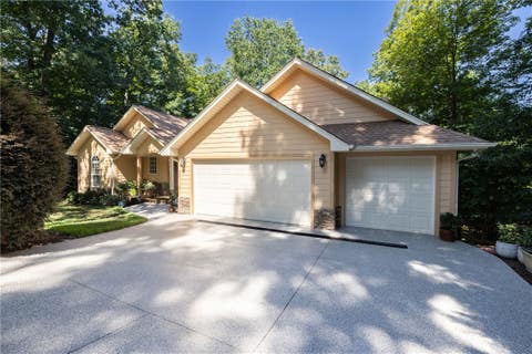 Photo of 227 Pineneedle Drive, Westminster, SC 29693 (MLS # 20303738)