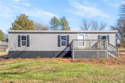 Mobile Home For Sale - 104 Wateree Lane<br/> Anderson County, Williamston, SC 29697