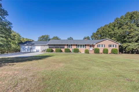 Photo of 105 Hillandale Road, Seneca, SC 29672 (MLS # 20297272)