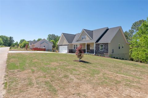 Photo of 711 Hidden Falls Drive, West Union, SC 29696 (MLS # 20300153)