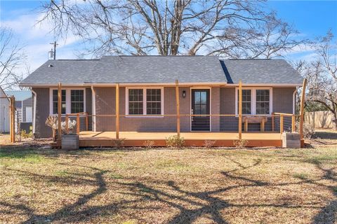 Photo of 2038 Avant Circle, Anderson, SC 29625 (MLS # 20297407)