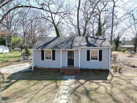 Photo of 826 Greenville Street, Pendleton, SC 29670 (MLS # 20297966)