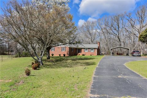 Homes For Sale - 202 Wilton Road<br/> Abbeville County, Abbeville, SC 29620