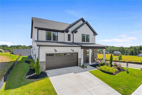 Photo of 101 Walnut Trace Cou Walnut Trace Court, Central, SC 29630 (MLS # 20298272)