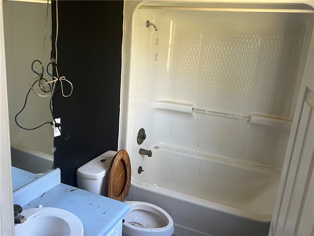 Seneca, South Carolina 29678, United States, 5 Bedrooms Bedrooms, ,4 BathroomsBathrooms,Residential,Active,255226