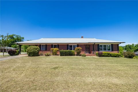 Photo of 601 E South 6th Street, Seneca, SC 29678 (MLS # 20300499)