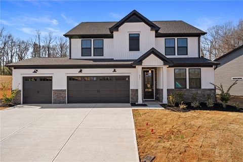 Homes For Sale - 241 Creekside Circle<br/> Williamston, SC 29697