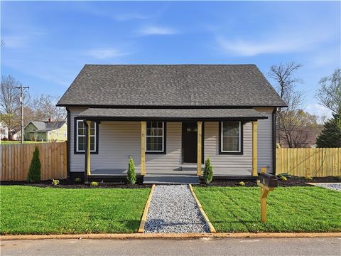 Photo of 1 E 5th Street, Greenville, SC 29611 (MLS # 20298494)