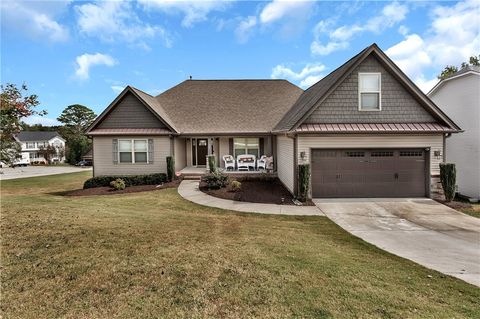 Homes For Sale - 102 Blue Heron Circle<br/> Simpsonville, SC 29680