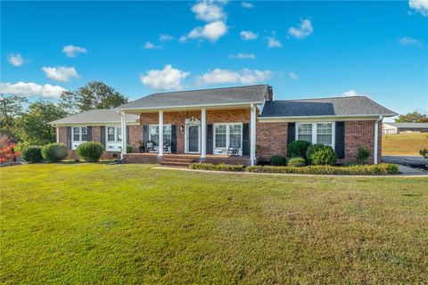 Photo of 401 S Glassy Mountain Road, Pickens, SC 29671 (MLS # 20298703)