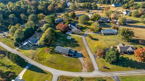 Photo of 401 S Glassy Mountain Road, Pickens, SC 29671 (MLS # 20298703)