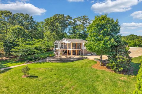Photo of 105 Meadowcrest Drive, Seneca, SC 29672 (MLS # 20301416)