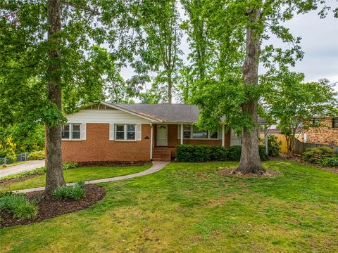 Photo of 106 Oak Forest Drive, Greer, SC 29650 (MLS # 20300721)