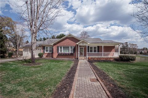 Photo of 101 Hagood Park Drive, Easley, SC 29640 (MLS # 20298961)