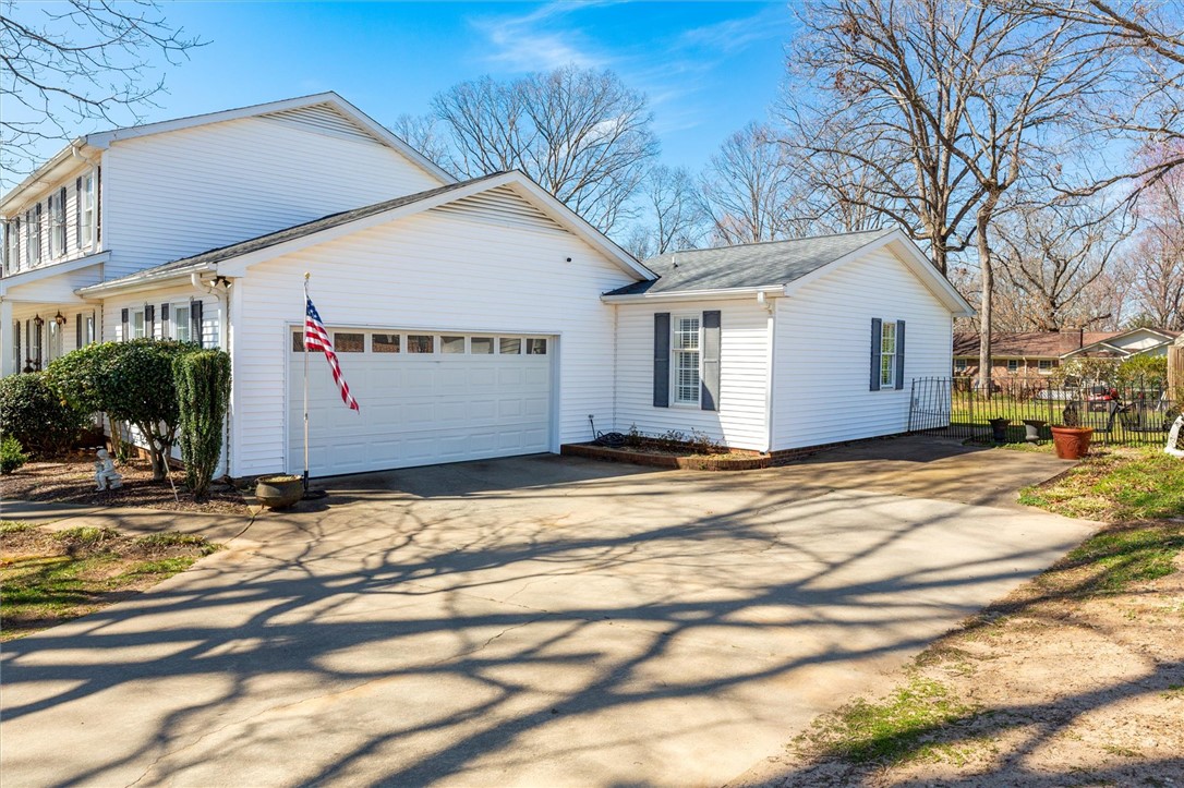 208 Hammett Bridge Road, Greer, South Carolina image 3