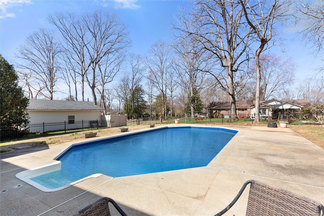 208 Hammett Bridge Road, Greer, South Carolina image 5