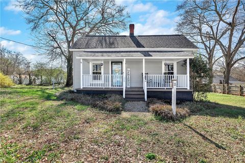 Photo of 11 Jackson Street, Liberty, SC 29657 (MLS # 20298351)